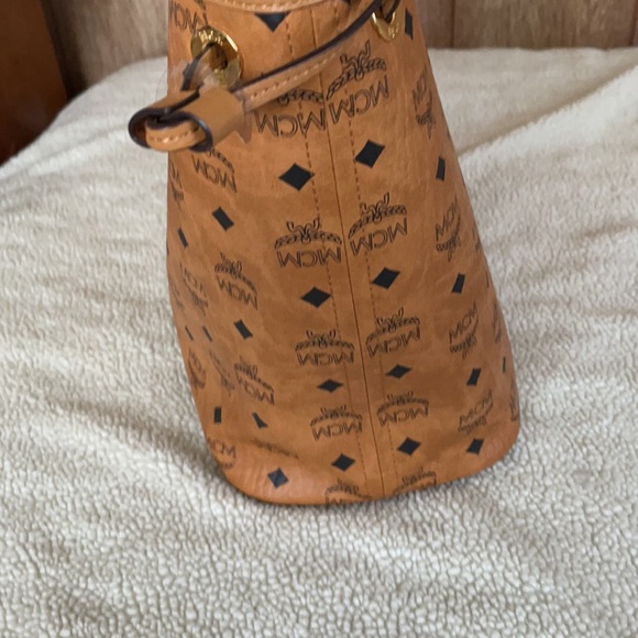 MCM Medium Liz Shopper Tote (W/POUCH AND DUSTBAG) - Picture 5 of 16